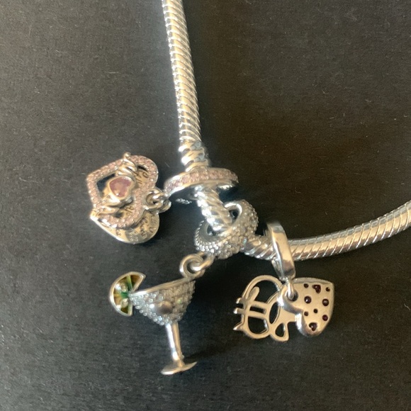 Pandora silver bracelet with 3 charms - Picture 3 of 5